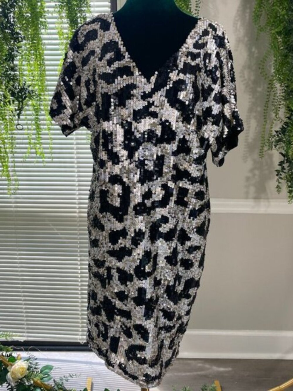 Aiden Mattox | Leopard Sequin V-Neck Short-Sleeve Mini Dress